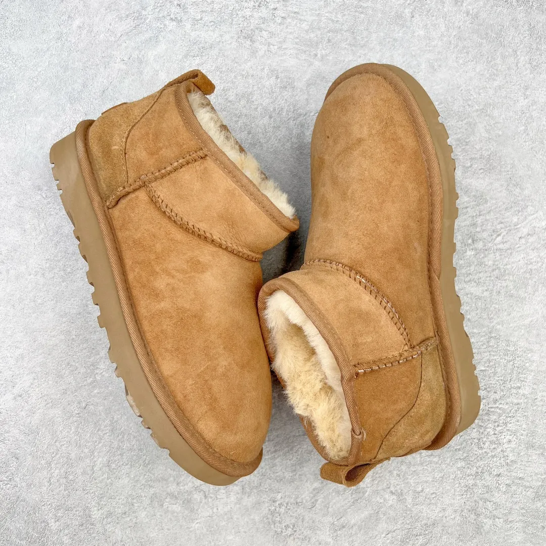 Pick up locally 💰520 UGG Zhou Dongyu's same style 6109 classic autumn and winter sheep fur integrated snow boots. All shoes are made from ZP. Longfeng A-grade Australian imported sheep fur integrated men's and women's boots. Brand OEM production line. Fully follow the ZP process. OEM original pattern maker. Adhering to the principle of no original shoes and no development selection. Pay attention to every detail. The most authentic version on the market TREADLITE "Light Wing" technology outsole Lightweight/durable/flexible/pile type [solemn after-sales commitment] If there are major quality problems such as degumming/broken bottom within one month, we will directly replace it with a new one for you! Size: 35 36 37 38 39 40 41 42 43 44 45 Coding: by2936050